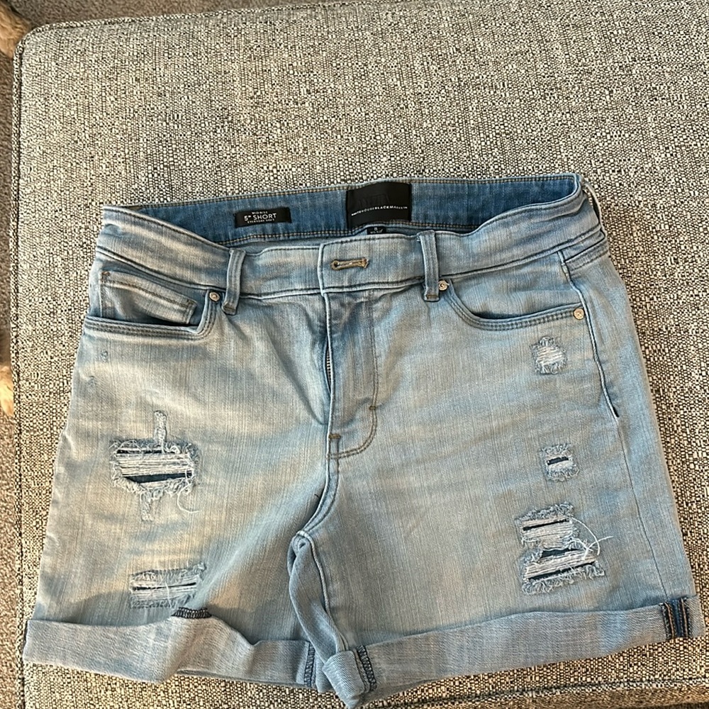 Mid rise shorts very stretch and comfortable